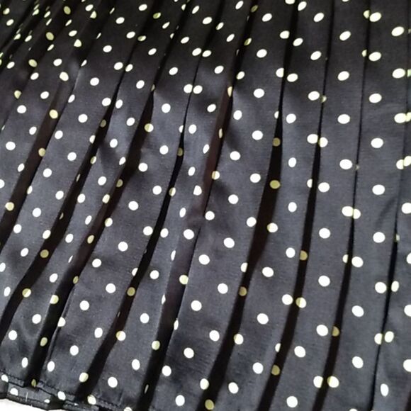 Adorable Black Dress W/ Green Polka Dots And Poofy Slit Half Sleeves - Picture 10 of 15